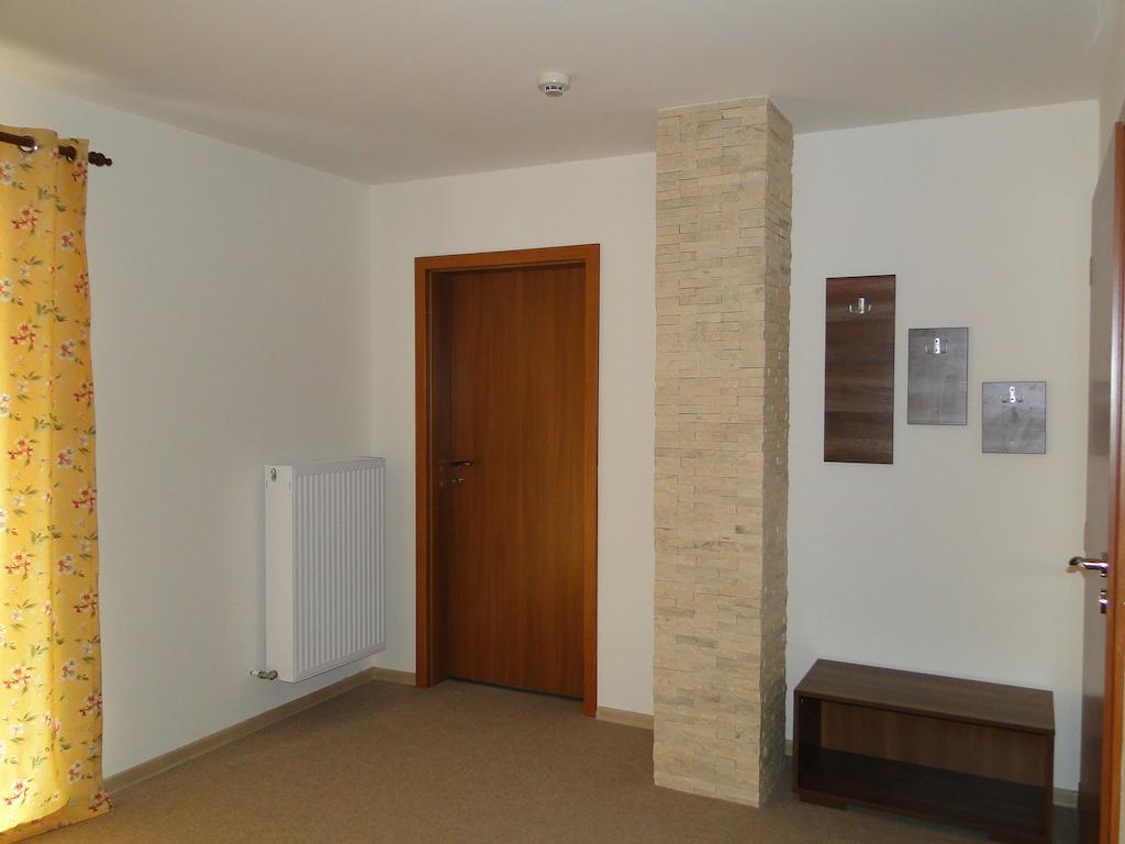 Hotel Dorf Haus Văliug Pokoj fotografie