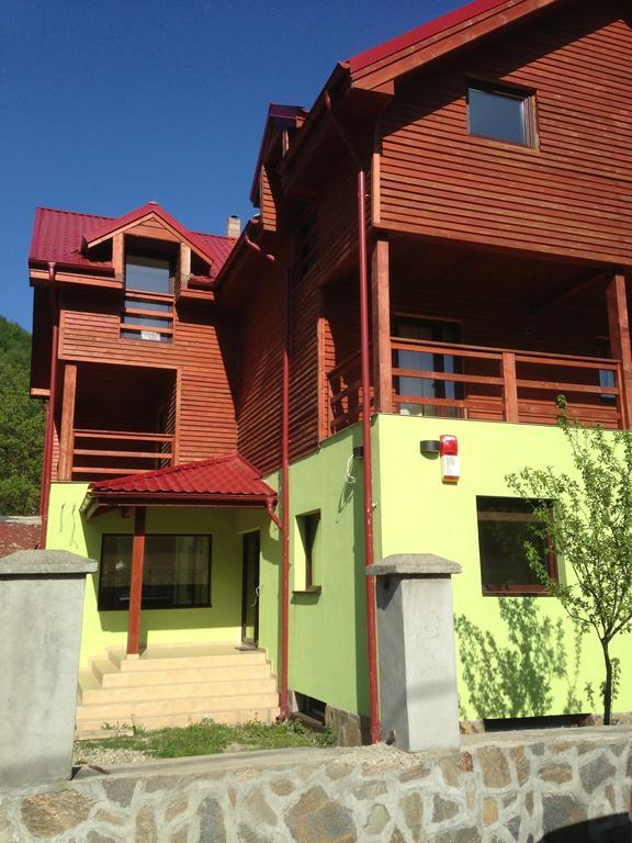 Hotel Dorf Haus Văliug Exteriér fotografie